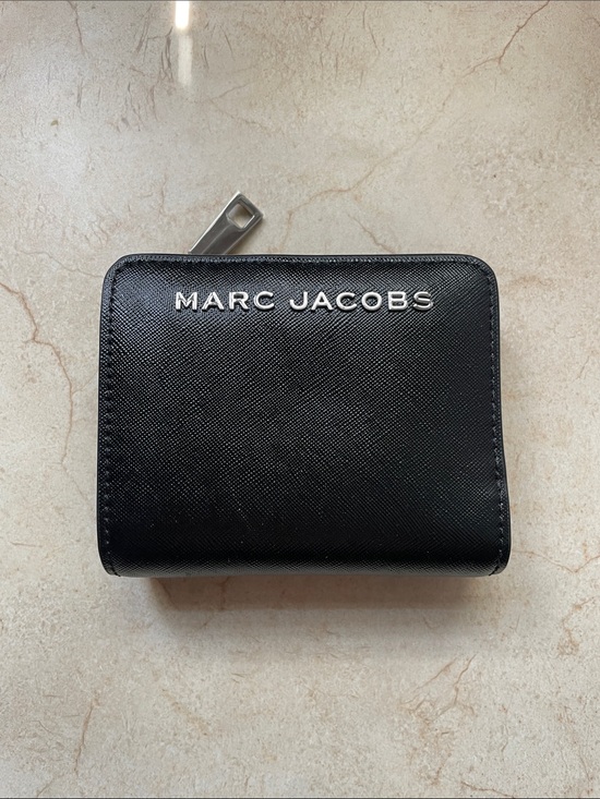 Marc Jacobs Handbags - Marc Jacobs Black Bifold Wallet